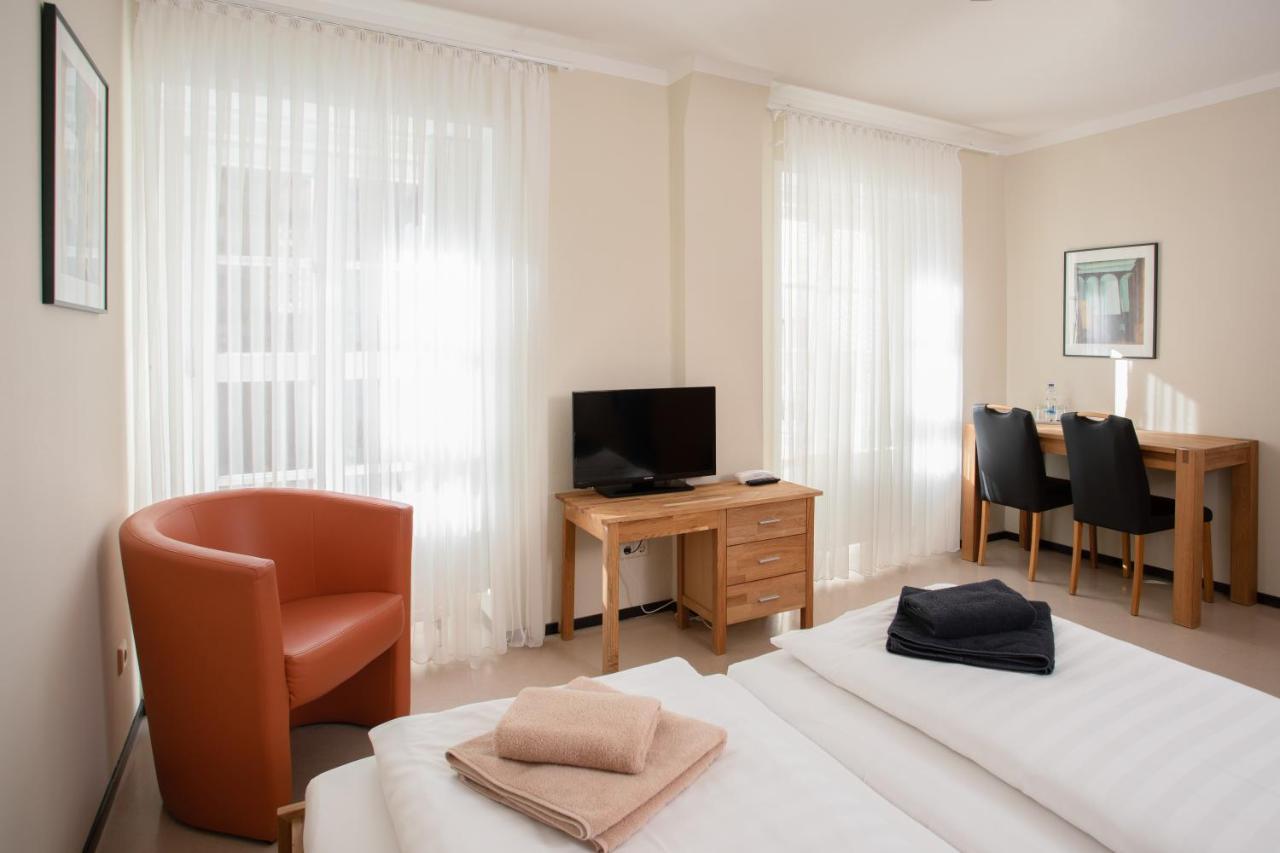 Double or Twin Room,824946008:JPEG